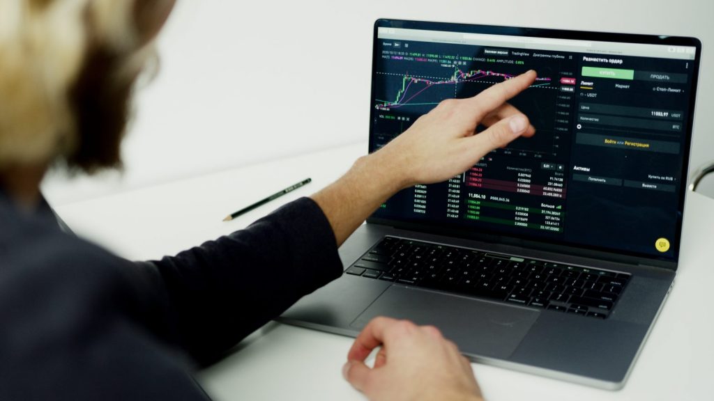 How we helped a Cryptocurrency Miner by creating a model to determine the optimal choice between alternatives