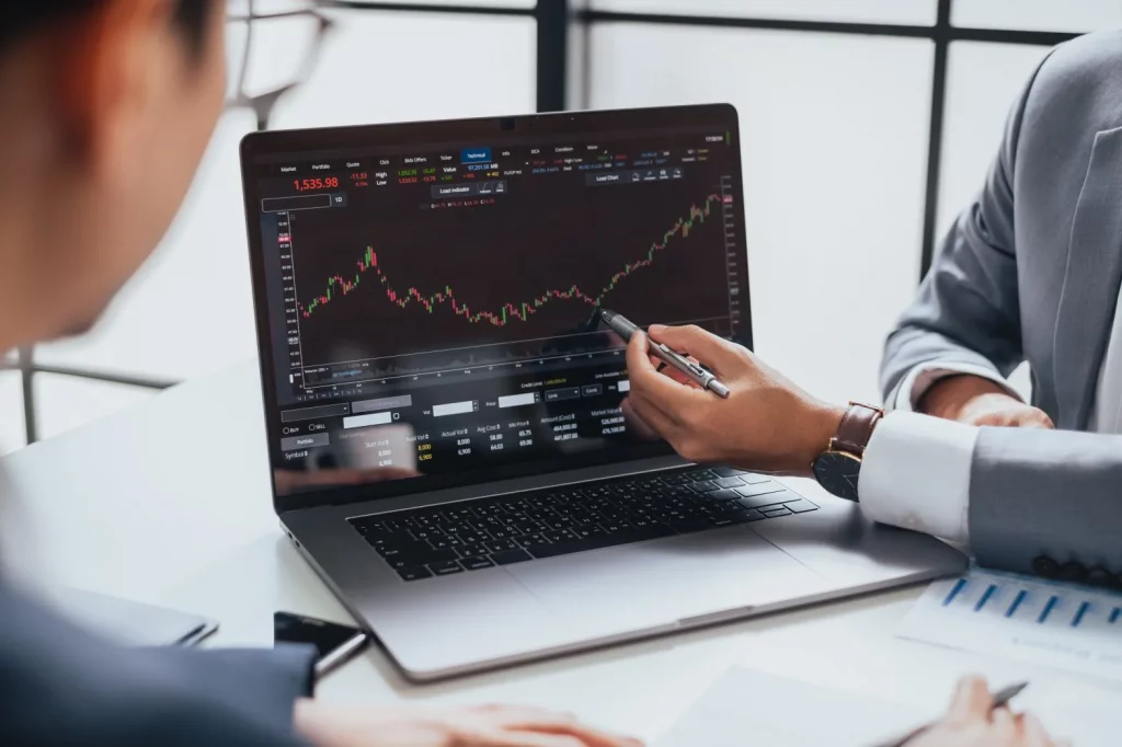 How we assisted a Hedge Fund in visualizing trends & KPIs for investment strategies and tracking the performance of portfolio managers